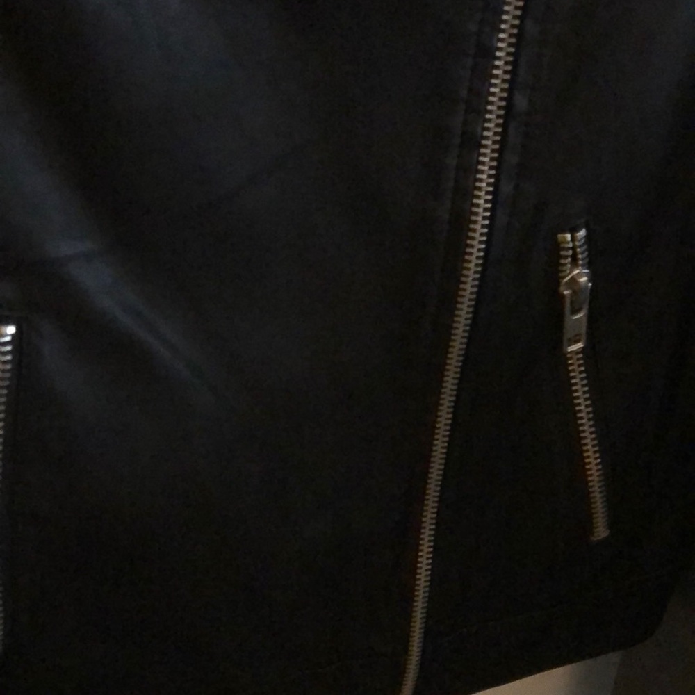 Vest - Picture 2 of 4